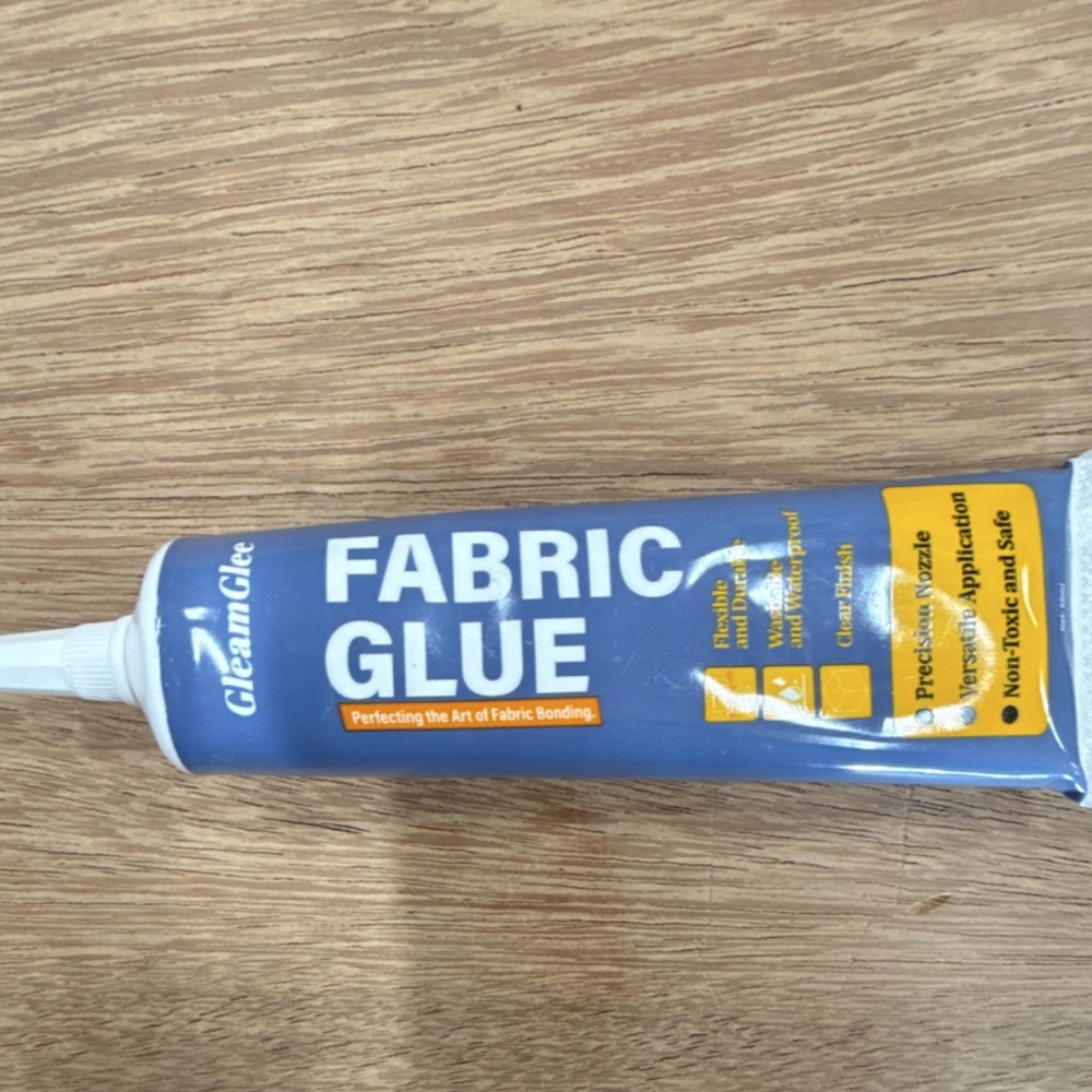 GleamGlee Fabric Glue 50ml Clear Finish Flexible Durable Washable Waterproof - Picture 3 of 5